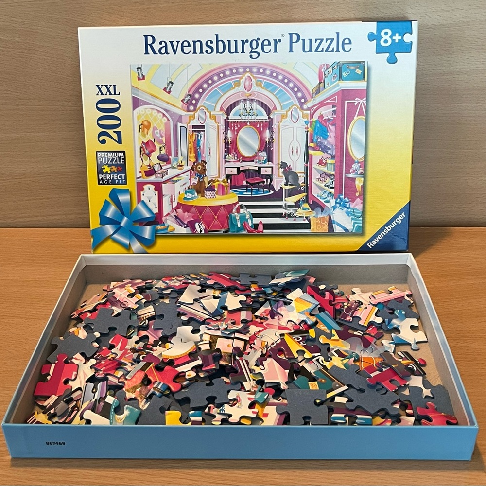 Ravensburger In Fashion Puzzle 200 XXL pc Pink Glam Boutique Vanity Hats Shoes - Picture 2 of 4